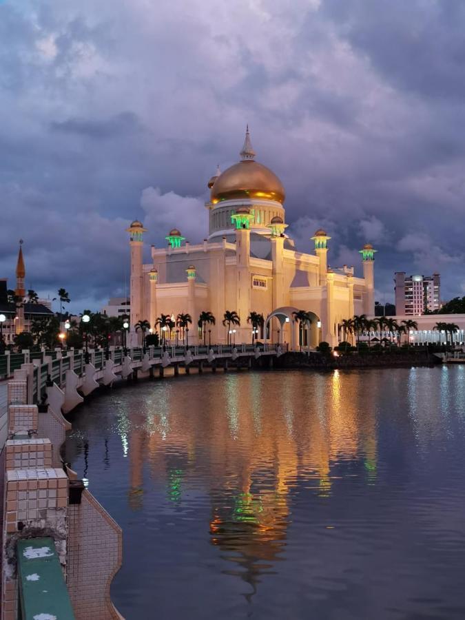 Legallery Suites Hotel Bandar Seri Begawan Exteriör bild